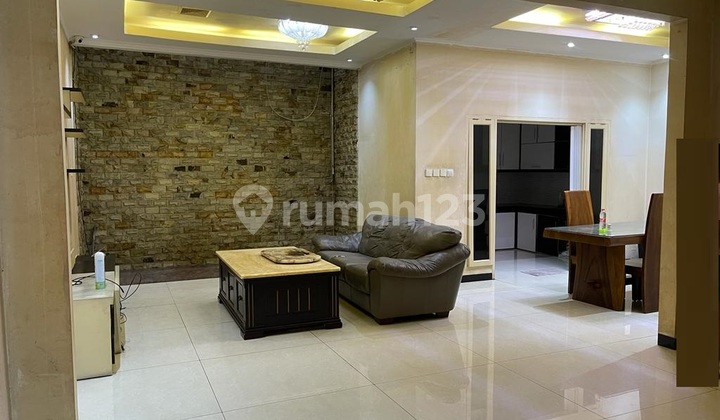 Golf Lake House (Size 8x18 m)