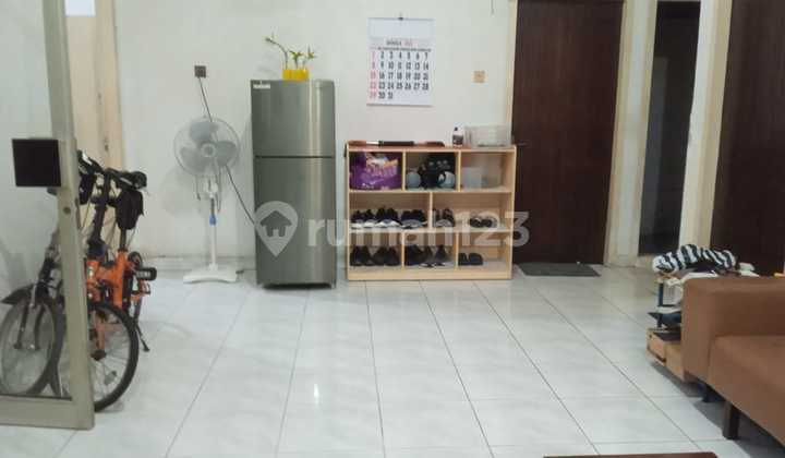 Dijual Cepat Rumah Tua yang Dijadikan Kost di Bendungan Hilir Jakarta Pusat 2