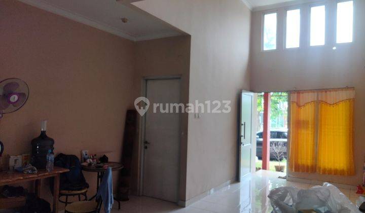 Rumah  di Cluster De Oranje Grand Wisata Bekasi - Luas, Depan Taman, Siap Huni 2