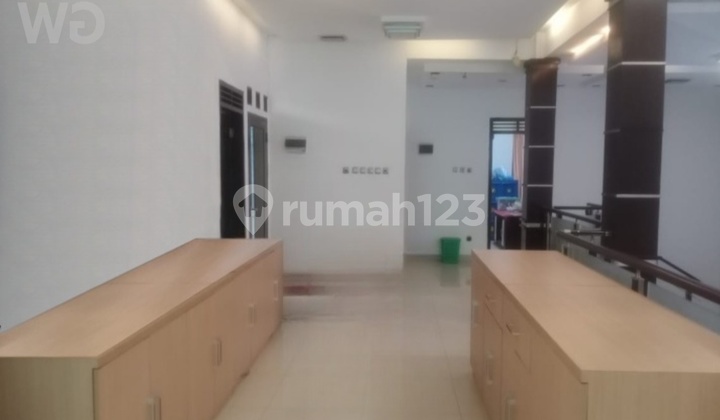 House for Sale in Grand Wisata - Luxurious 2-Story, Corner of Boulevard, 6+1 Bedrooms & Fountain Garden 2