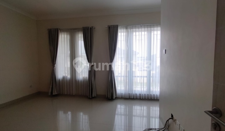 FOR RENT HOUSE IN GRAND WISATA CLUSTER WATER SPRING. 2 Floors 4BR/4BTH, Modern, A Step Away to Living World! 2
