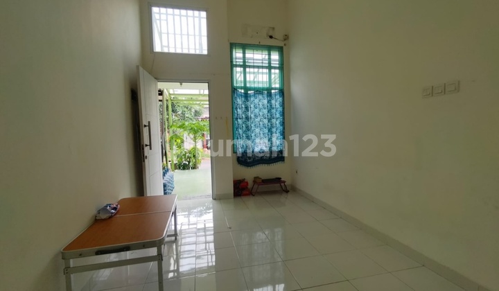 Rumah Dijual di Grand Wisata Bekasi - Cantik, Renovasi, Lokasi Strategis Dekat Mall Living World! 2