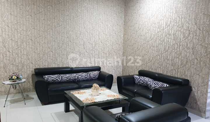 Rumah dengan Taman Luas ,Grand Wisata 2