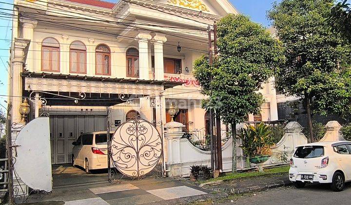 Rumah Mewah Klasik 2lt di Jl. Batununggal Indah, Bandung 2