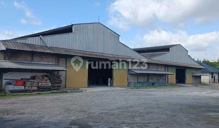 Warehouse for sale, strategic location, 40-foot container access in Setu, East Bekasi.