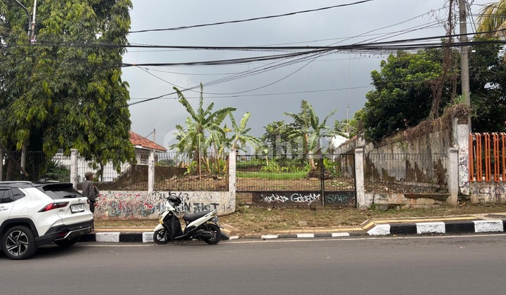 Land for sale on Jl. Laks. ME Martadinata, Purwakarta City, suitable for showrooms, food courts, retail, etc.