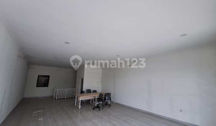 Disewakan Gudang Luas Bangunan 504 M2, Ada Rak di Kawasan Industri Blessindo