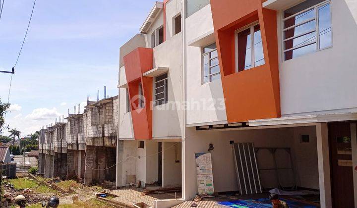 Rumah dijual 3 Lantai SHM cluster harga nego Askes jalan 2 mobil 2