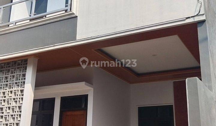 Rumah 3 Lantai SHM Baru lokasi strategis pinggir jalan utama harga nego plus roftop dan kolam renang  2