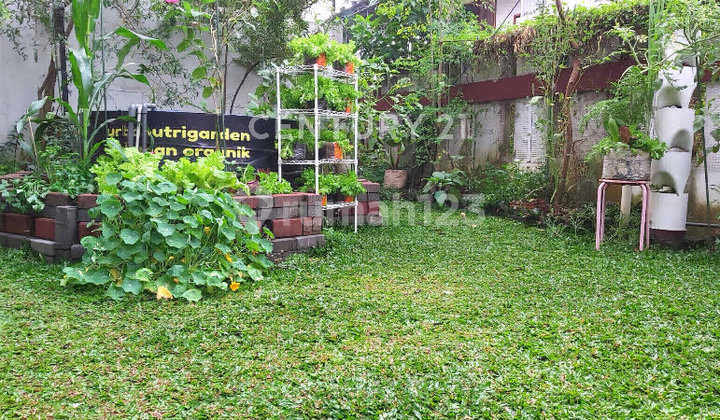 Rumah Dua Lantai ,Lingkungan Tenang Aman dan Nyaman