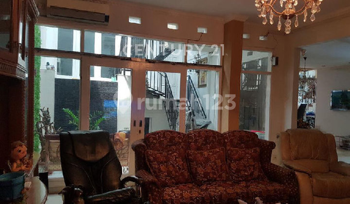 Rumah Cantik Dan Nyaman Area Jakarta Selatan 2