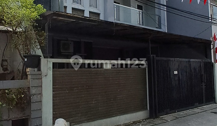 Dijual Rumah Kelapa Gading 2 Lantai Dekat ke Mall Kelapa Gading
