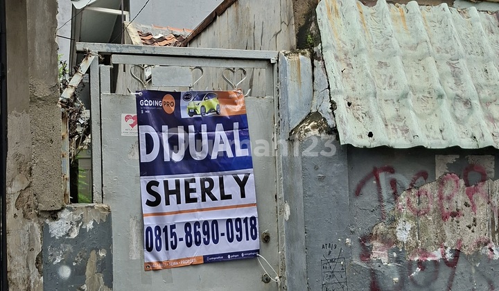 For Sale Neat House Ready to Occupy in Mangga Besar Below NJOP Ready to Occupy