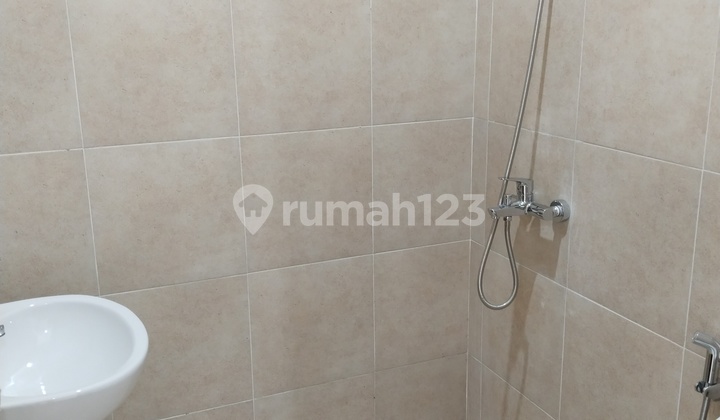 Rumah design baru, 3 kamar tidur, sidoarjo kota ,SHM 6