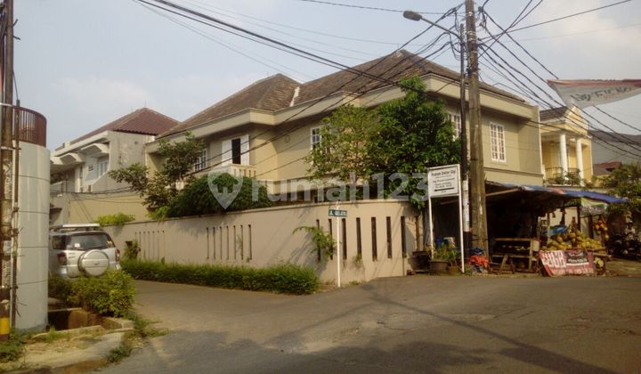 Di Jual Rumah.2 Lantai Posisi Hook.di Bintaro Sektor 2, Tangerang Selatan