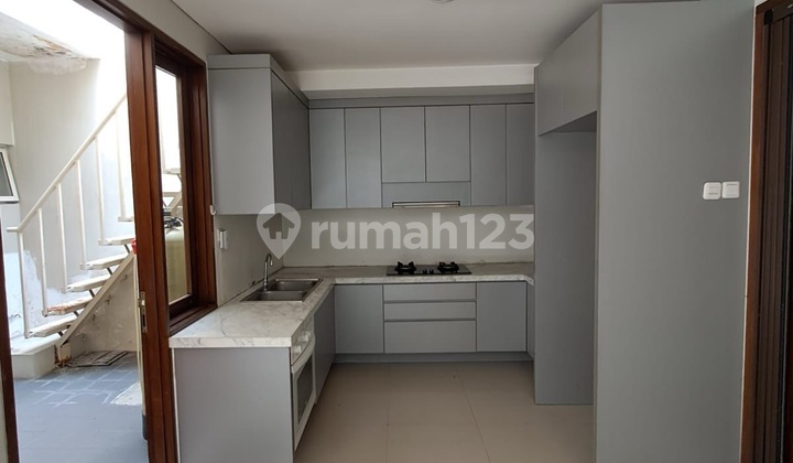 Rumah Bagus 2 lantai di Puri Botanical 2