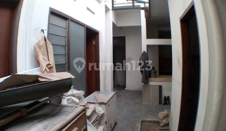 Rumah di Mainroad Setiabudi 9