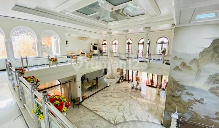 Classic Luxury House on Main Road Suitable for Business 2