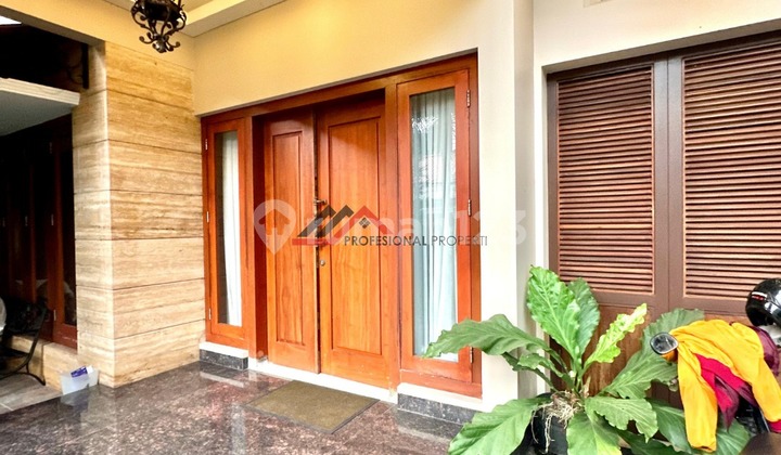 Rumah Cantik Mewah Swimming Pool Modern Klasik Tropical