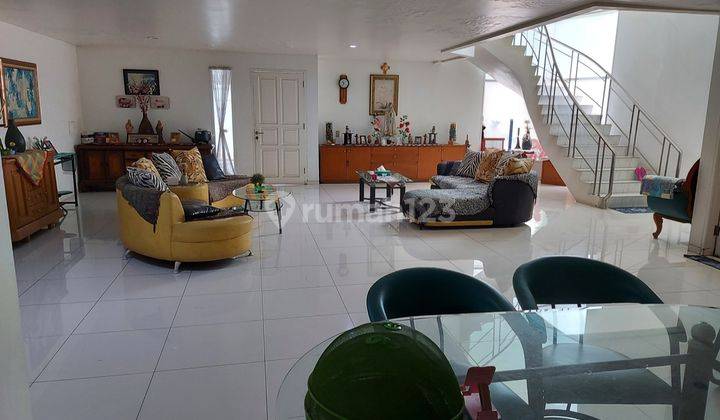 Rumah bagus 2 lantai di Metro Sunter parkir luas lingkungan bagus