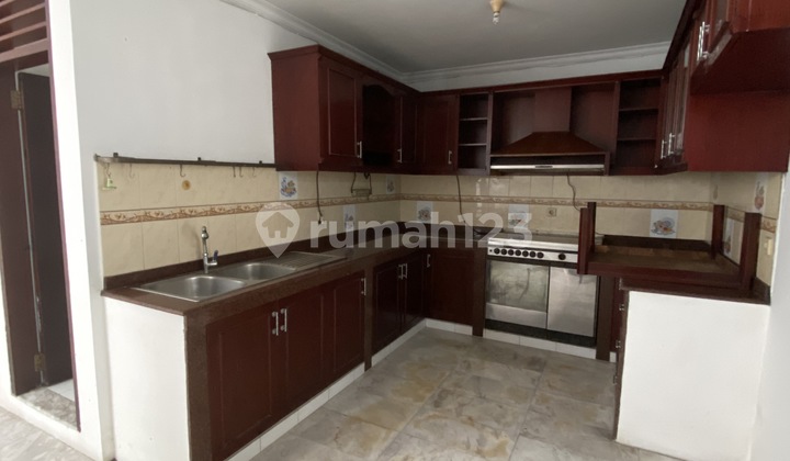 Rumah 2 lantai di Taman Surya 1 Daan Mogot deket Citraland Jakbar