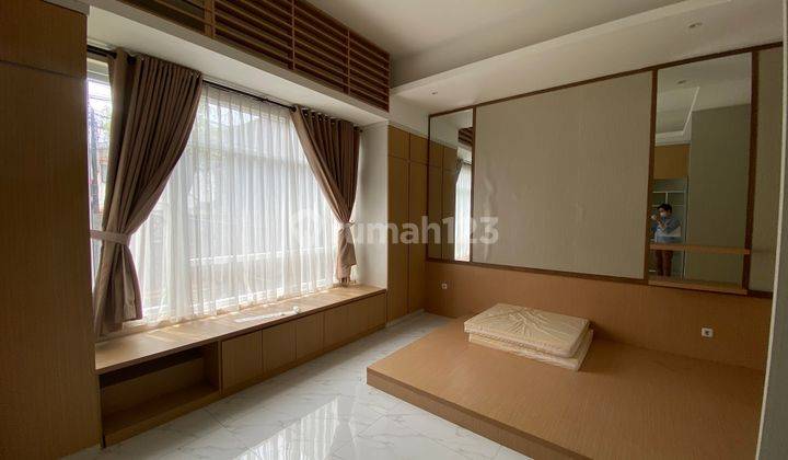 Rumah Bagus Brand New 2 lantai Semi Furnished di Mandala Tomang 4