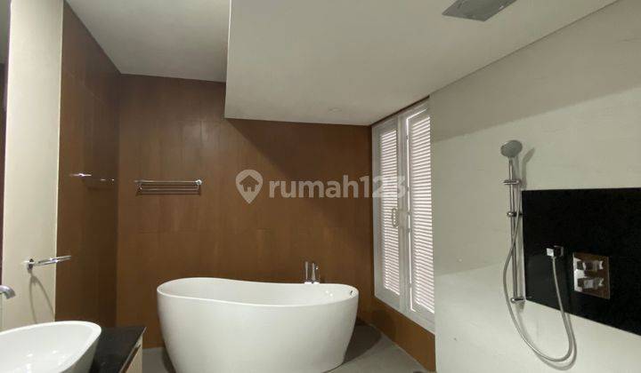 Rumah Bagus Brand New 2 lantai Semi Furnished di Mandala Tomang 6