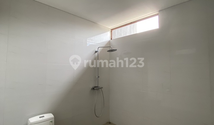 Rumah Bagus Brand New 2 lantai Semi Furnished di Mandala Tomang 9