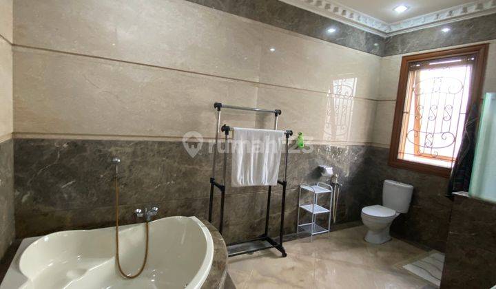 Rumah Bagus 2 lantai di Kompleks Taman Kebon Jeruk Intercon