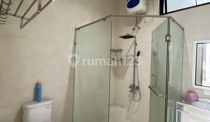 Rumah bagus 2 lantai di area Cideng, lingkungan tenang dan nyaman