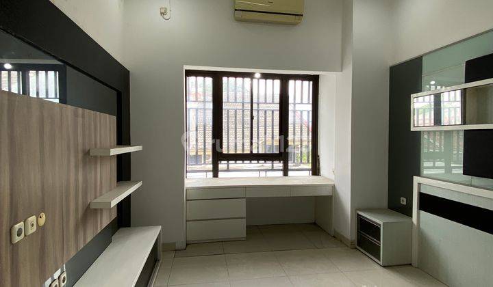 Rumah bagus 2 lantai di area Cideng, lingkungan tenang dan nyaman