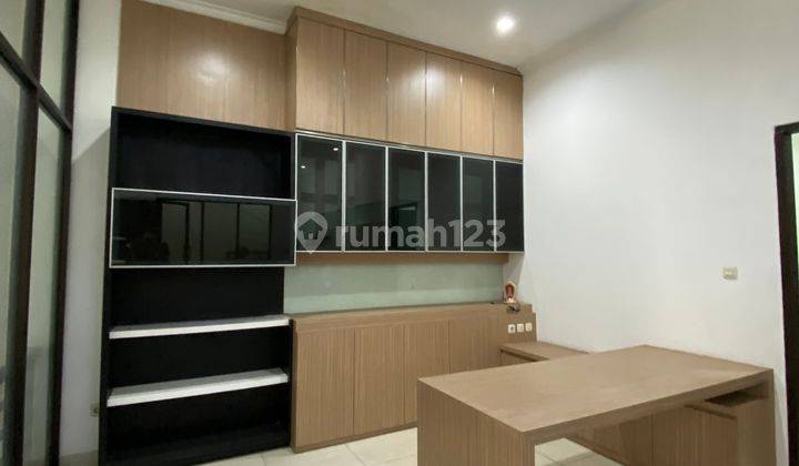 Rumah bagus 2 lantai di area Cideng, lingkungan tenang dan nyaman