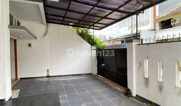 Rumah bagus 2 lantai di area Cideng, lingkungan tenang dan nyaman