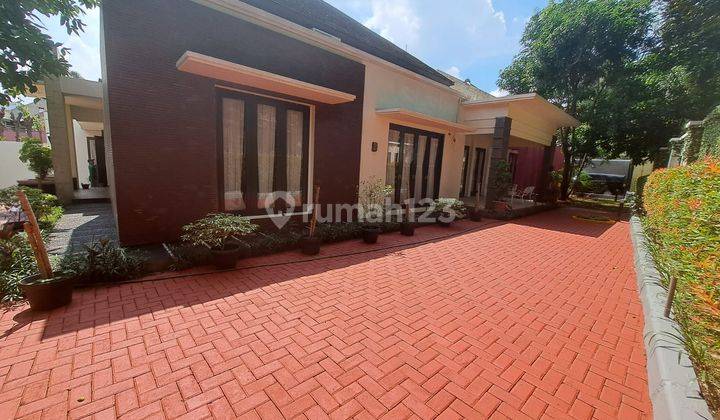 Rumah Bagus di Area Radio Dalam Lingkungan Prime dg Swimming Pool