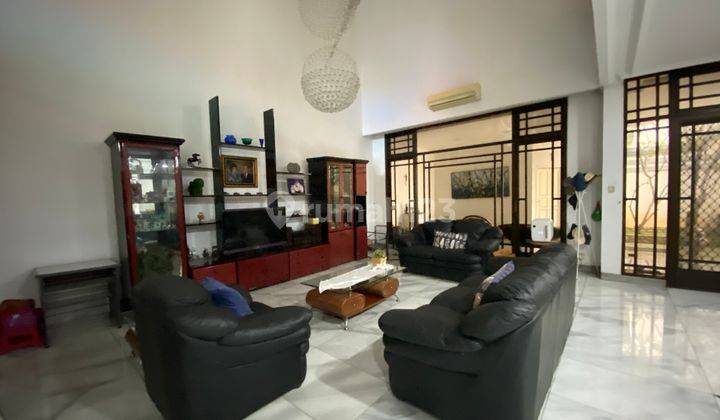 Rumah Bagus 2 lantai di Area Sunter dengan parkir luas, dan taman