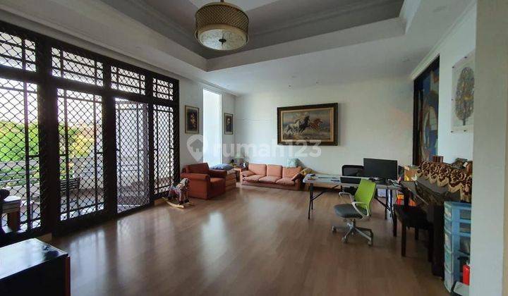 Rumah Bagus 2 lantai di Area Sunter dengan parkir luas, dan taman