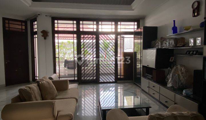 Rumah Bagus 2 lantai di Area Sunter dengan parkir luas, dan taman