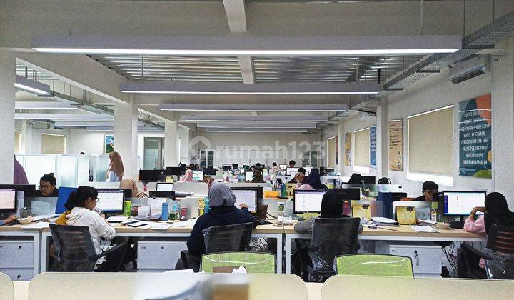 Gedung plus Gudang di Meruya Utara cocok utk kantor strategis