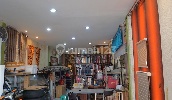 Strategic Shop House in Tanjung Duren Near Central Park 2
