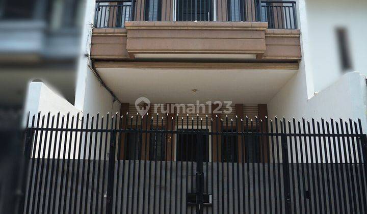 Rumah Bagus SHM - Sertifikat Hak Milik 3 Lantai 1