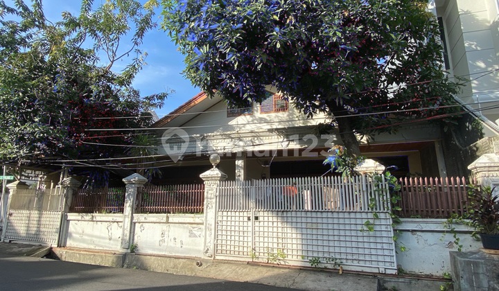 Rumah Strategis Jalan Besar Bebas Banjir Tomang 1