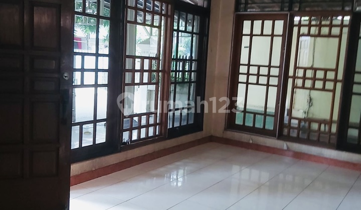 Rumah Strategis Jalan Besar Bebas Banjir Tomang 2