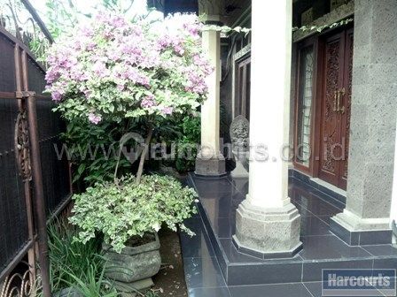 For Rent: House on Jl. Karangsari, West Gatsu, Nice, Furnished, 2 Floors
