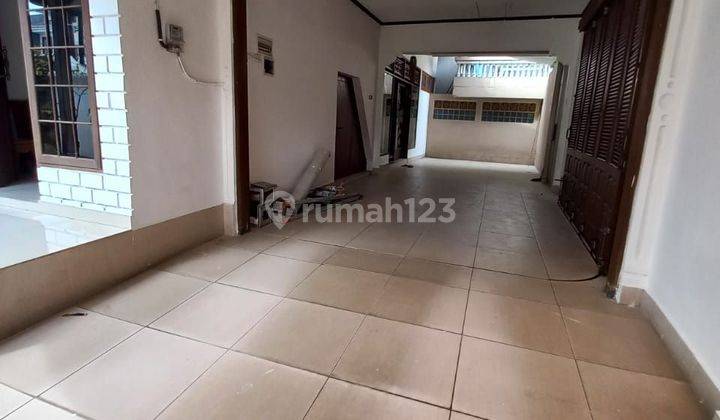 Disewakan rumah 2lt di jl.Bedahulu XII semi furnished 2