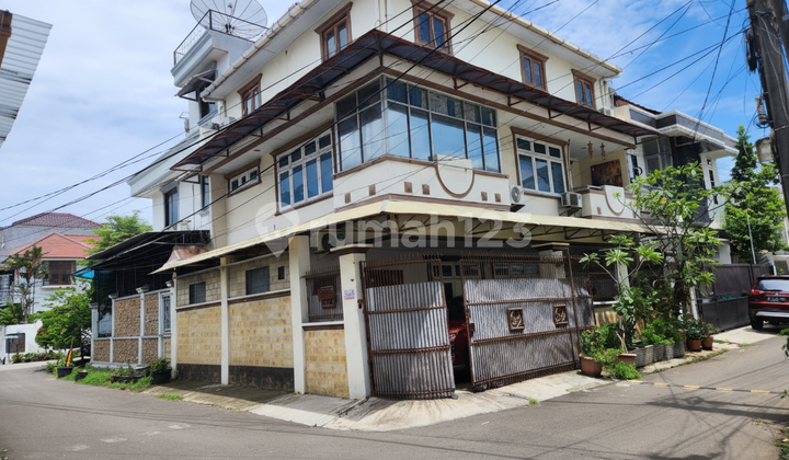 rumah bagus hoek lokasi strategis di sunter