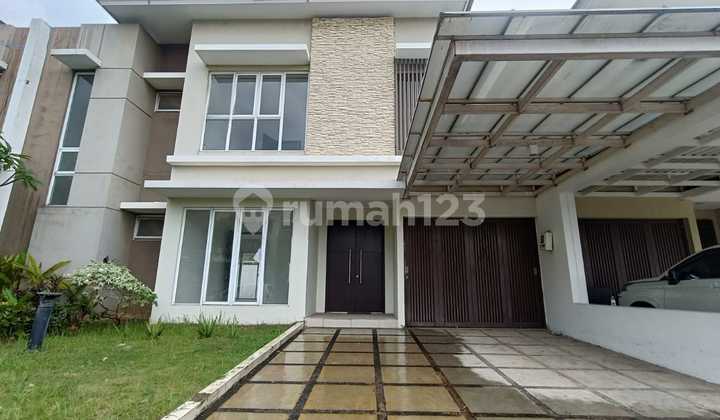 Selling a Nice 2-Story House in Jakarta Garden City