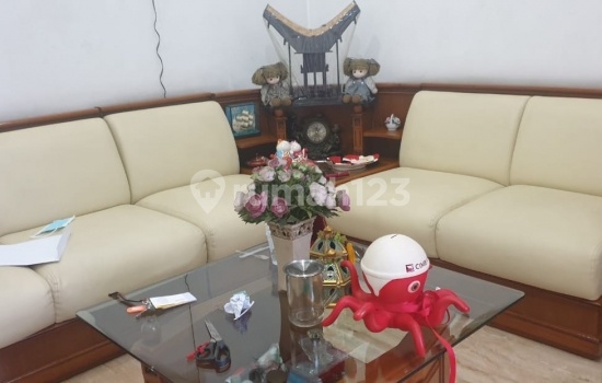 Rumah Bebas Banjir, Tingkat 2 Lantai, Hadap Selatan Puri Indah Jakarta Barat