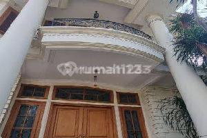 Rumah Mewah Sangat Terawat Rumah Mewah Sangat Terawat