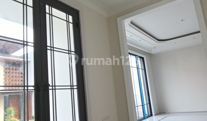 Rumah Brand New Desain American Classic