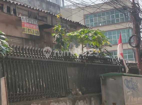 Rumah Kebayoran Lama. Lokasi ******** Raya Rumah Kebayoran Lama. Lokasi ******** Raya